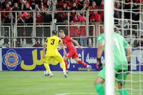 بازی بدون گل تراکتور و فجر سپاسی