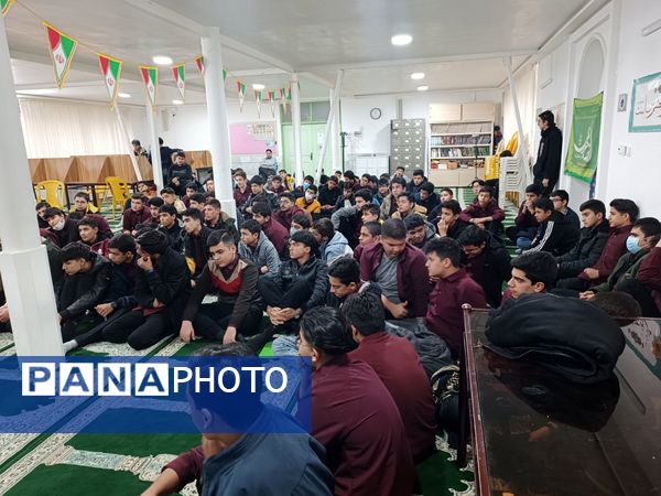 کلاس عملی  آمادگی دفاعی در دبیرستان نمونه آیت الله خامنه ای 