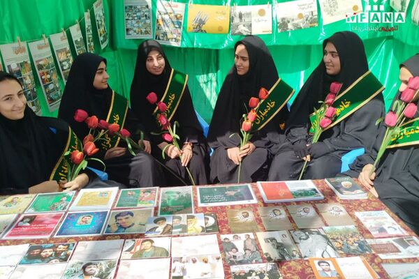 همایش یاوران انقلاب و جشن مدرسه‌ای ایرانمون در شیراز