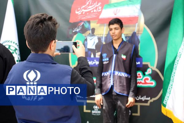 خدمت‌رسانی موکب‌ سازمان دانش‌آموزی استان سمنان به جاماندگان اربعین 