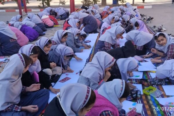 برگزاری نقاشی همگانی در مدارس ناحیه 4 شیراز به‌مناسبت دهه فجر 