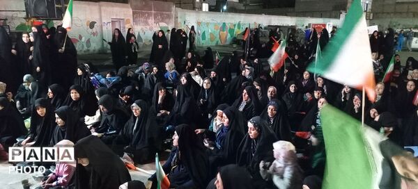 دویست شب ایستادگی پای پرچم در مشهد