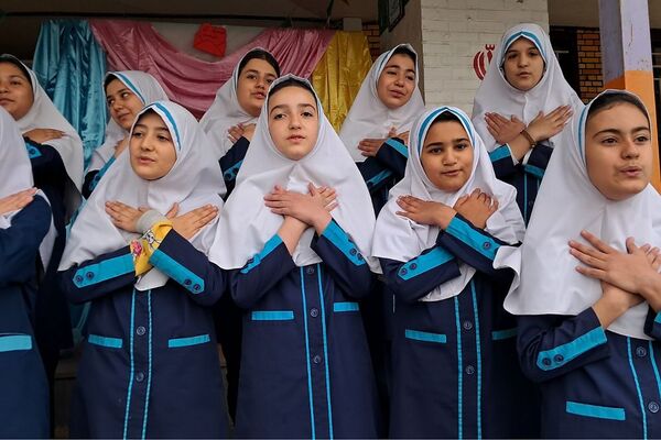 هنرنمایی دانش آموزان  مدرسه خواهران بابایی در روز دختر