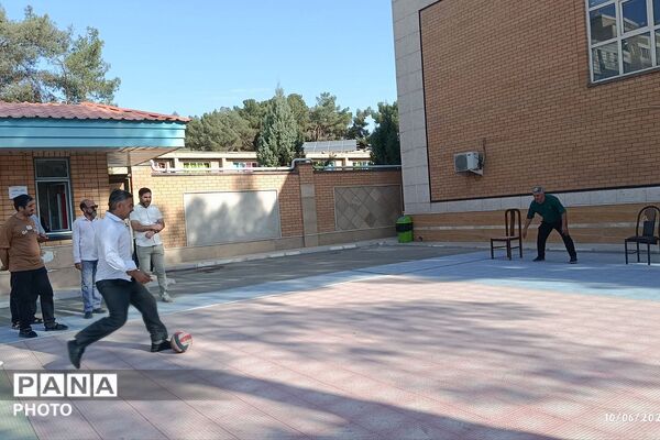  انتخابات الکترونیک انجمن اولیا و مربیان در دبیرستان‌ نمونه‌ دولتی ولایت 