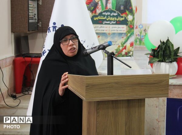 آیین نمادین جشن شکوفه‌ها در مدرسه استثنایی مدرس ۲ همدان