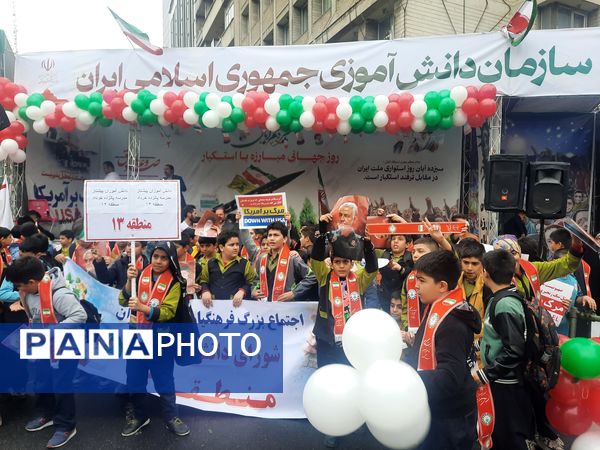 حضور بی‌نظیر دانش‌آموزان پایتخت در یوم الله 13 آبان