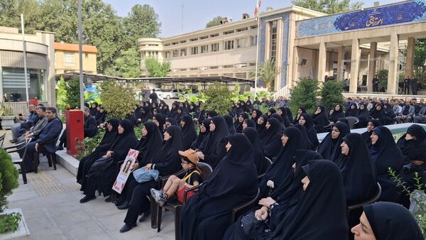 حضور پرشور فرهنگیان منطقه ۱۴ در مراسم تشییع پیکرهای شهدای جنگ ۱۲ روزه