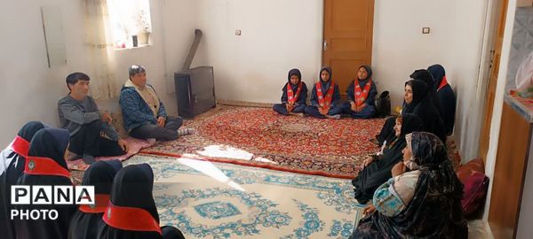 دیدار دانش آموزان پیشتاز با خانواده شهید شهامتی