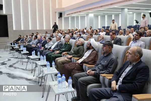 رونمایی از کتاب «از دفاع تا خدمت مقدس» 
