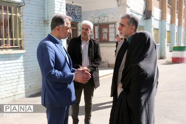  بازدید نماینده مجلس از مدارس فیروزکوه و دماوند به مناسبت هفته امور‌تربیتی