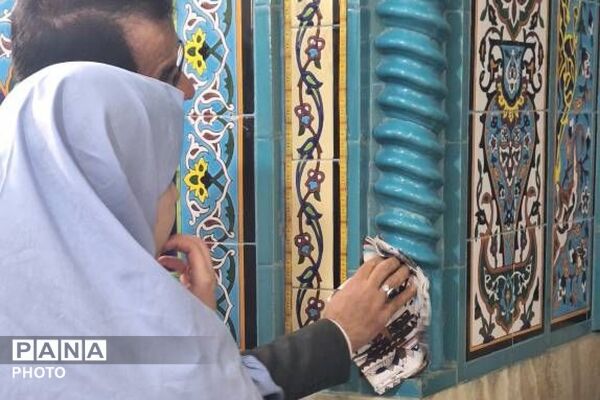 غبارروبی مساجد به مناسبت آغاز ماه مبارک رمضان توسط دانش‌آموزان ناحیه دو شهرری 