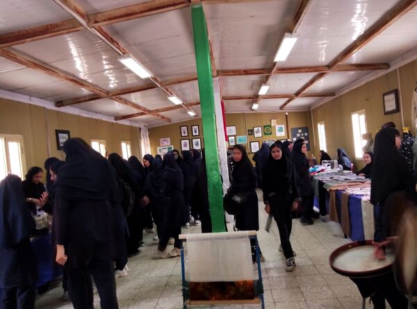نمایشگاه هنرهای دستی هنرجویان هنرستان آفرینش منطقه رضویه 