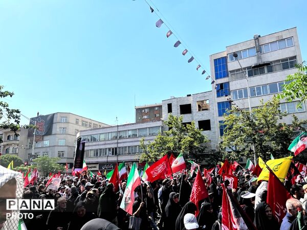 وداع  و تشییع تاریخی مردم با رهبر شهید