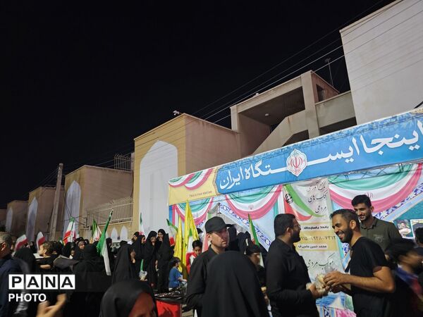 حضور گسترده مردم در سالگرد چهلمین روز درگذشت رهبر شهید در خیابان‌های شهر بندرعباس