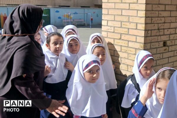 جشن شکوفه‌ها و آغاز شیرین کلاس اولی‌ها در دبستان دخترانه امین