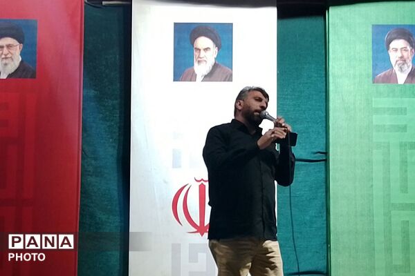 برپایی نماز استغاثه به امام زمان (عج) در میدان نماز شهرری 