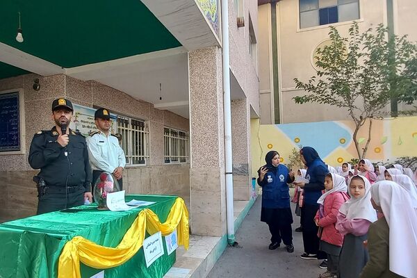 گرامیداشت هفته نیروی انتظامی در مدارس رودهن 