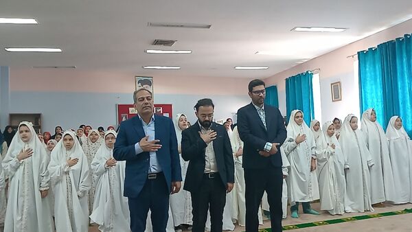 طنین انداز شدن زنگ نماز در دبستان لطیفه 