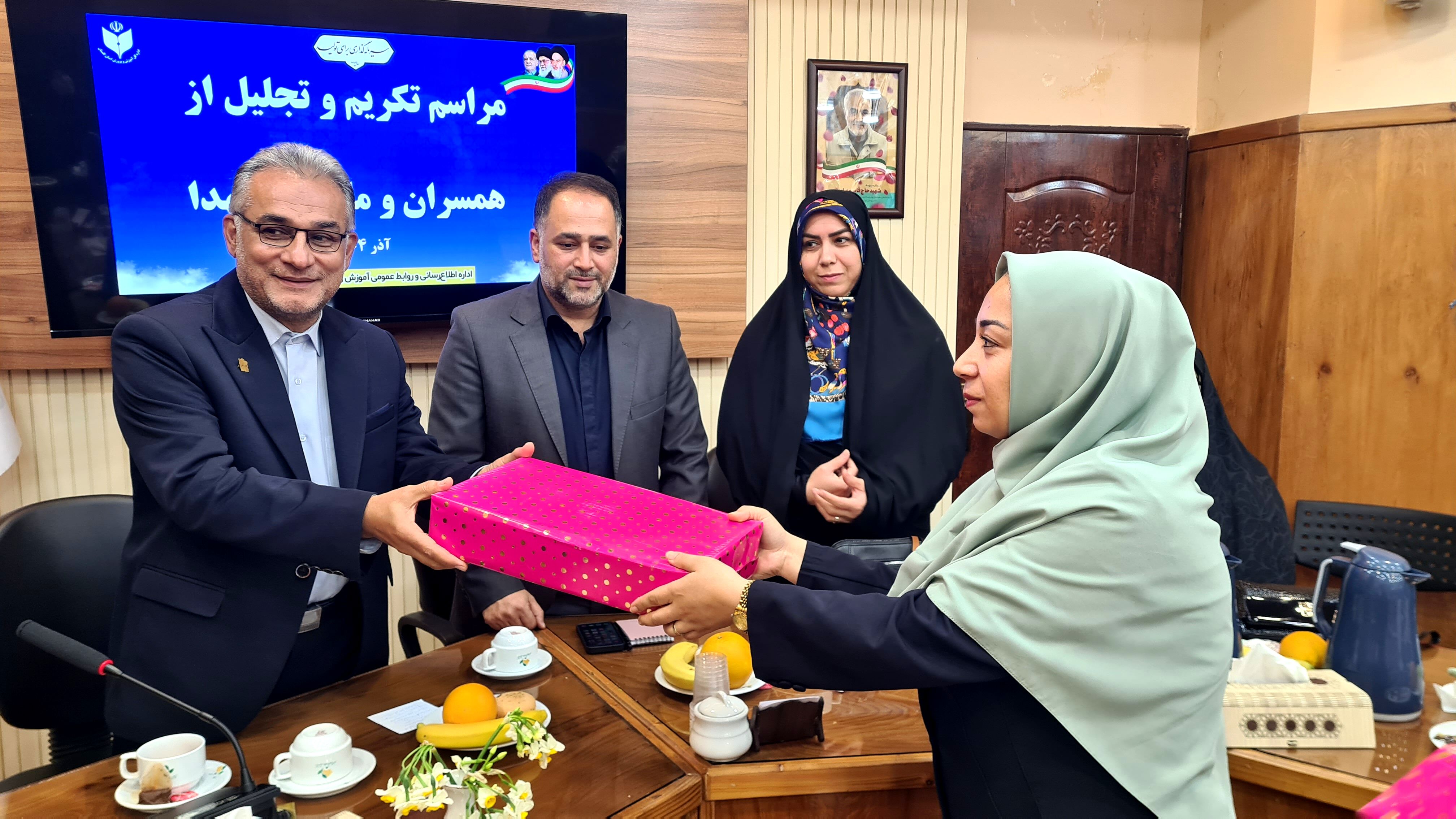 مراسم تجلیل از خانواده‌های شهدا در آموزش و پرورش گلستان