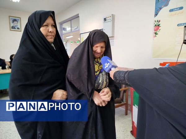 مردم شهرستان فاروج همدل و یکصدا پای صندوق‌های رأی 