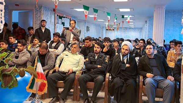 گرامیداشت دهه فجر در آموزشگاه بحرالعلوم معمولان