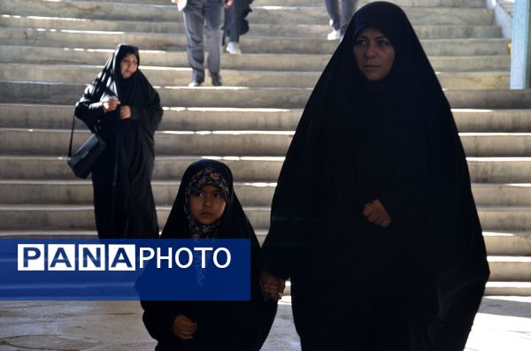 اجتماع مردم شهرکرد در مراسم یادبود سیدالشهدای خدمت