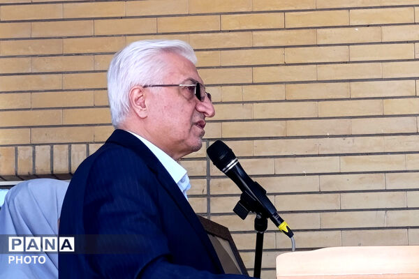 آیین زنگ سپاس معلم در هنرستان نور هل اتی حصار گرمخان