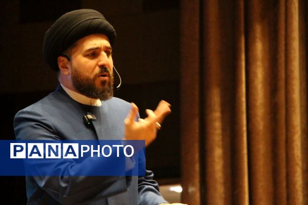 کارگاه نبرد رسانه‌ها؛ مشارکت فعالان رسانه‌ای و دانش‌آموزان یزدی در جنگ آگاهی