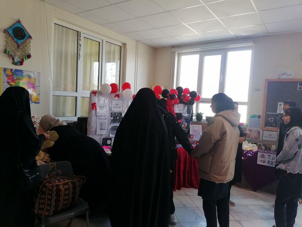 نمایشگاه کارآفرینی هنرستان عصمتیه نوخندان