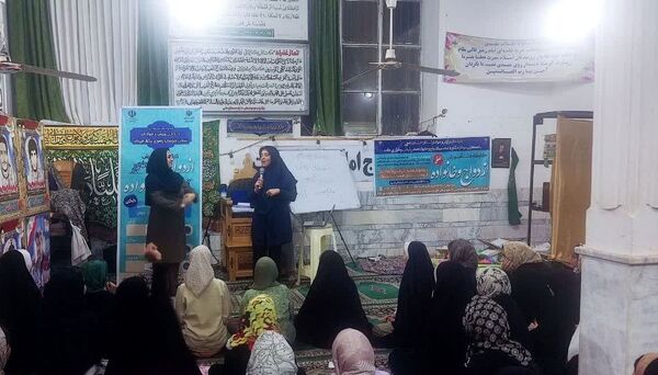 اعتکاف دانش آموزی در مسجد جامع روستای دهنو شهرستان خلیل آباد