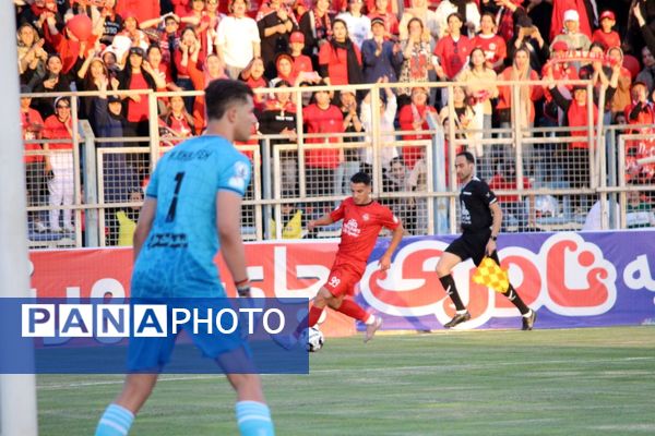 برد شیرین تراکتور در خانه مقابل آلمینیوم اراک