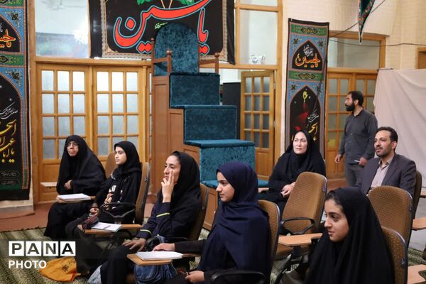  بازدید مدیرکل آموزش و پرورش استان یزد از کلاس‌های جهادی مسجد ملا اسماعیل 