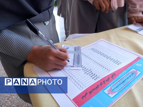 انتخابات شورای دانش آموزی دردبیرستان دوره اول ارمینه مصلی نژاد ناحیه ۶