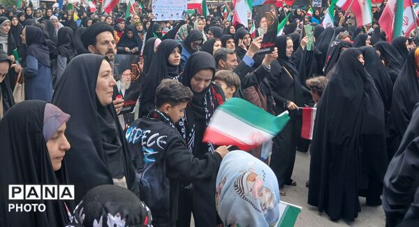 زنان غیوردوشادوش مردان، زنان لر خرم‌ آباد آماده دفاع از میهن 