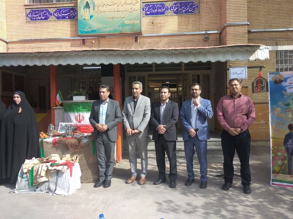 جشن آغاز سال تحصیلی در دبیرستان دخترانه حاتمی 