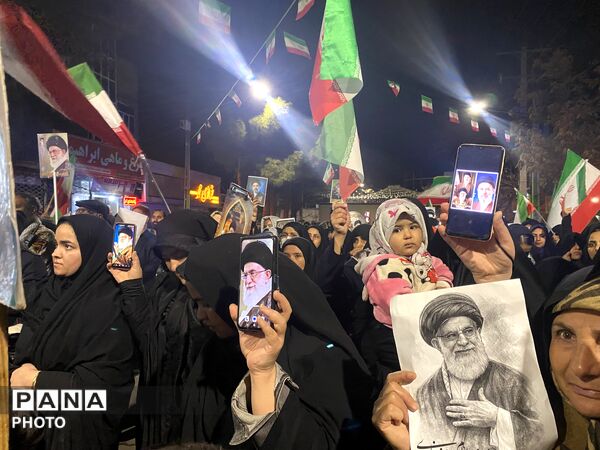  حضور مردم باخرز در آیین دشمن‌سوزی چهارشنبه‌سوری آخر سال