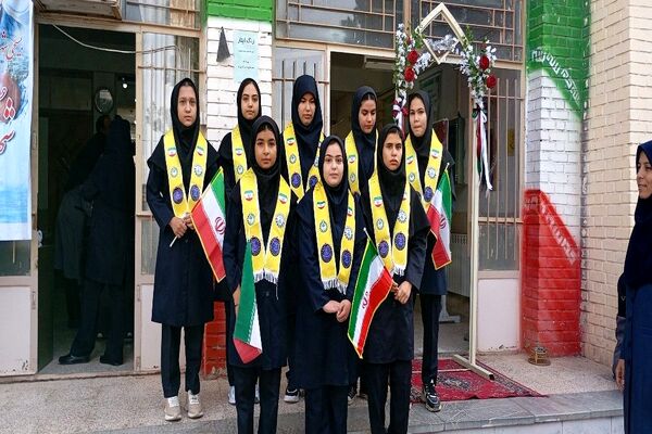 آغاز سال تحصیلی جدید و گرامیداشت هفته دفاع مقدس در دبیرستان شهید مجید دهنوی نیشابور