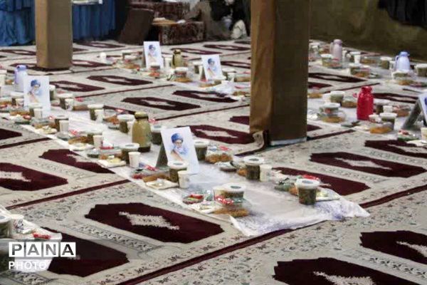 برپایی سفره بزرگ اطعام افطار در مسجد علی اکبر شهرستان قرچک