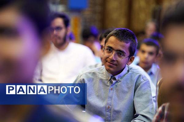 گردهمایی بزرگ ارکان هیات‌های دانش‌آموزی مدارس شهر تهران در حسینیه عشاق 