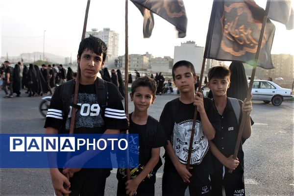 آیین پیاده‌روی اربعین حسینی در بلوار پیامبر اعظم(ص) قم