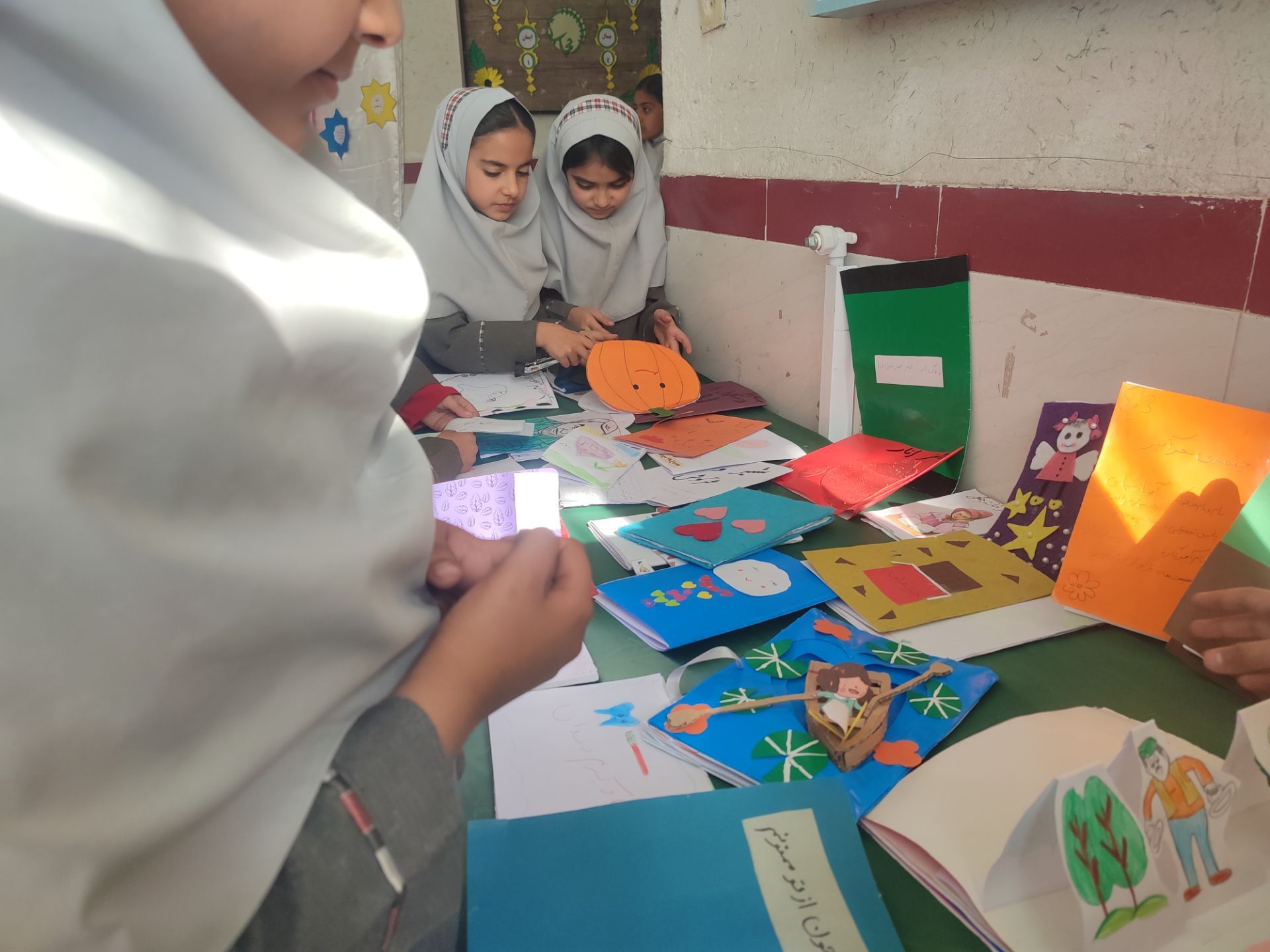 زنگ کتاب و کتابخوانی در مدرسه شهید نجفی فدافن به صدا درآمد