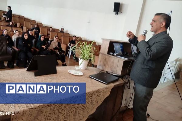 جلسه پیوند اولیا و مربیان در آموزشگاه معارف۶