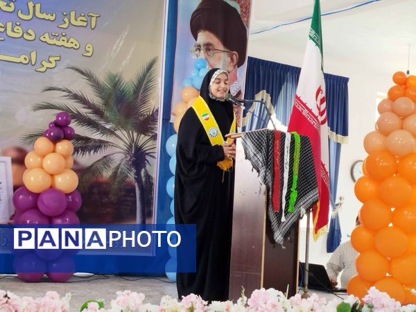 نواختن زنگ مهر و ایثار و ادای احترام به یادمان شهدا در بندر لنگه 