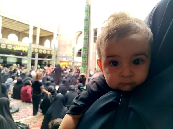 همایش شیرخوارگان حسینی با حضور خیل عظیمی از عزاداران در فاروج 