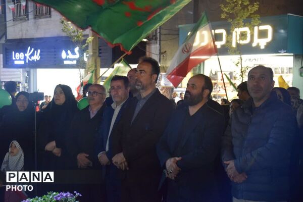 چهل‌ودومین حضور دانش‌آموزان و فرهنگیان در مسیر راهپیمایی کرج