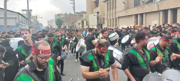 استقبال عزاداران حسینی از کاروان نمادین اسرای کربلا در قم