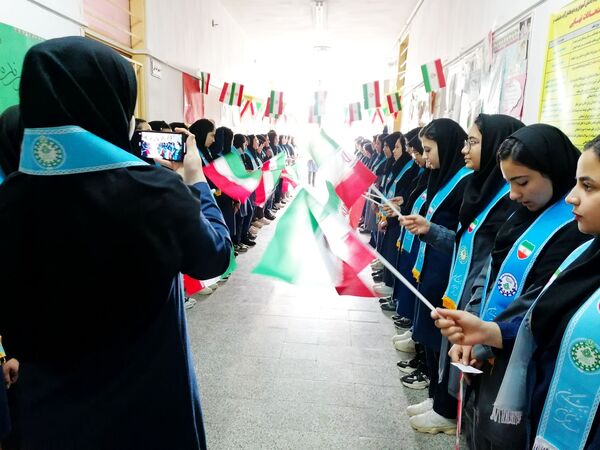 جشن انقلاب در دبیرستان حضرت فاطمه (س) و هنرستان عفاف، شهر تیتکانلو