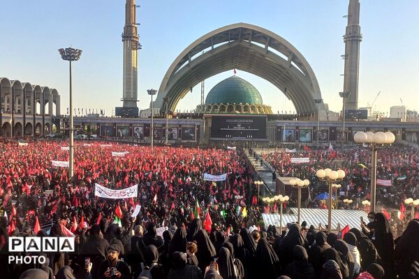 بدرقه با اشک و بیعت ،ایران در سوگِ قائد شهید امت