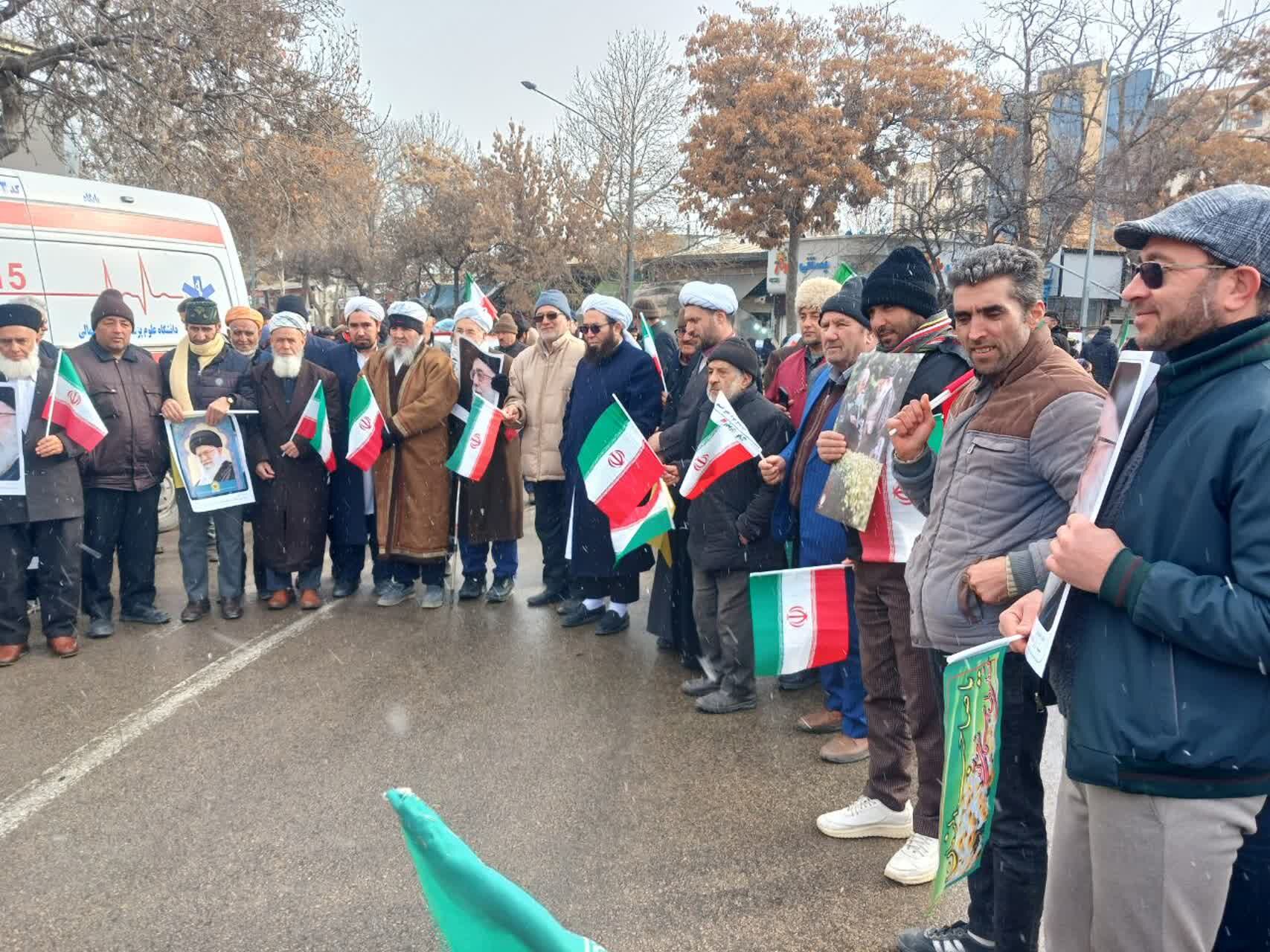 حضور پر شور مردم روستای غلامان در راهپیمایی ۲۲ بهمن