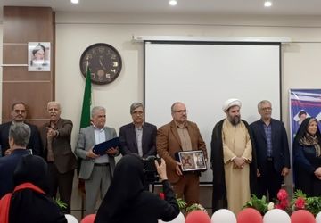 آیین تجلیل از پیشکسوتان خیر مدرسه ساز در مدرسه ماندگار تبریزی ناحیه ۵ اصفهان برگزار شد